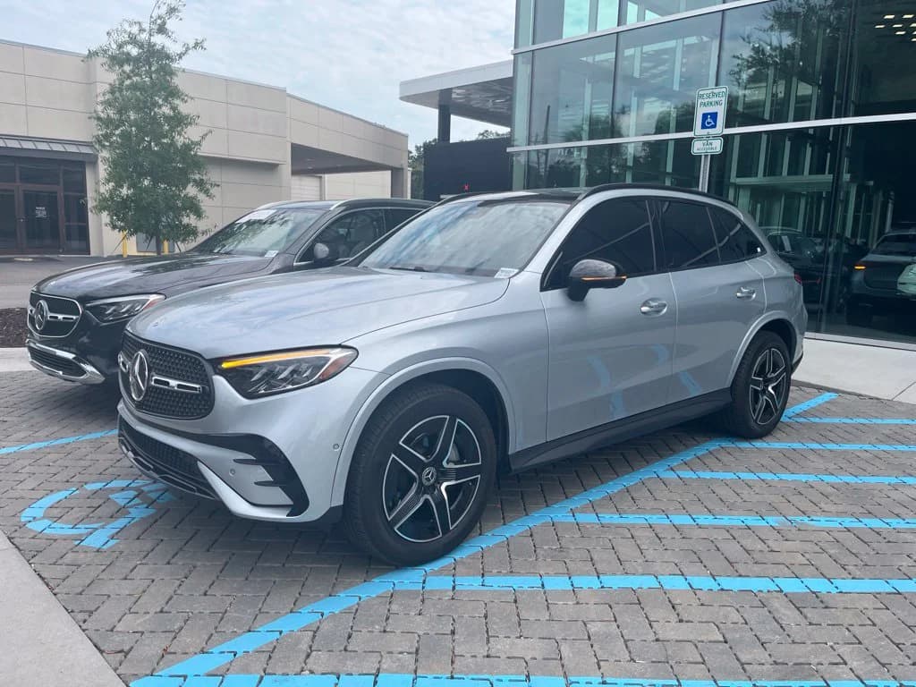 2026 Mercedes-Benz GLC GLC 300 — photo 1 of 13