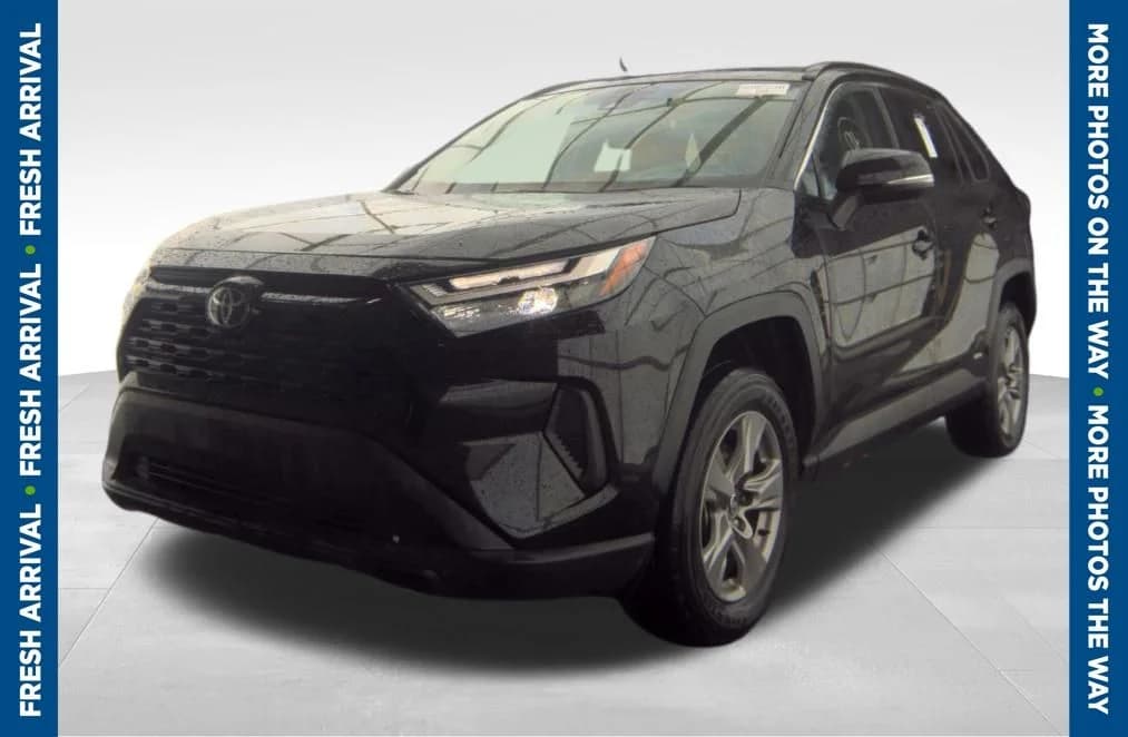 2025 Toyota RAV4 Base — photo 1 of 8