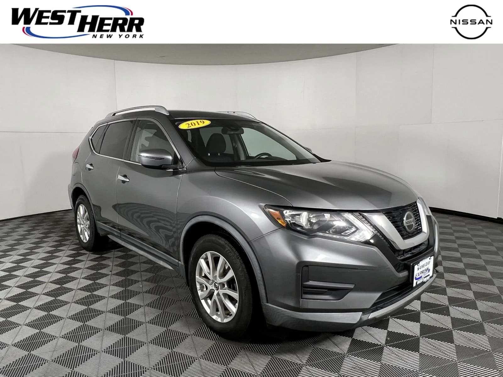 2019 Nissan Rogue S — photo 1 of 20