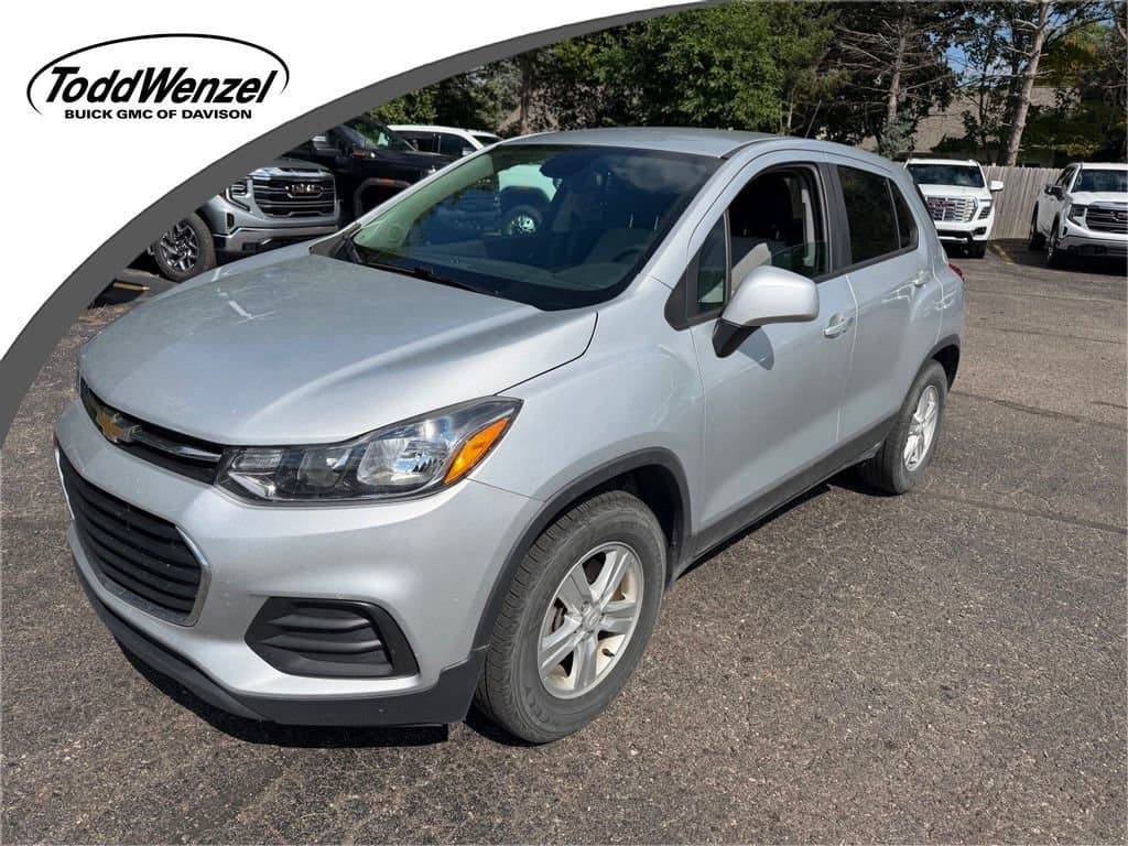 2020 Chevrolet Trax LS — photo 1 of 7