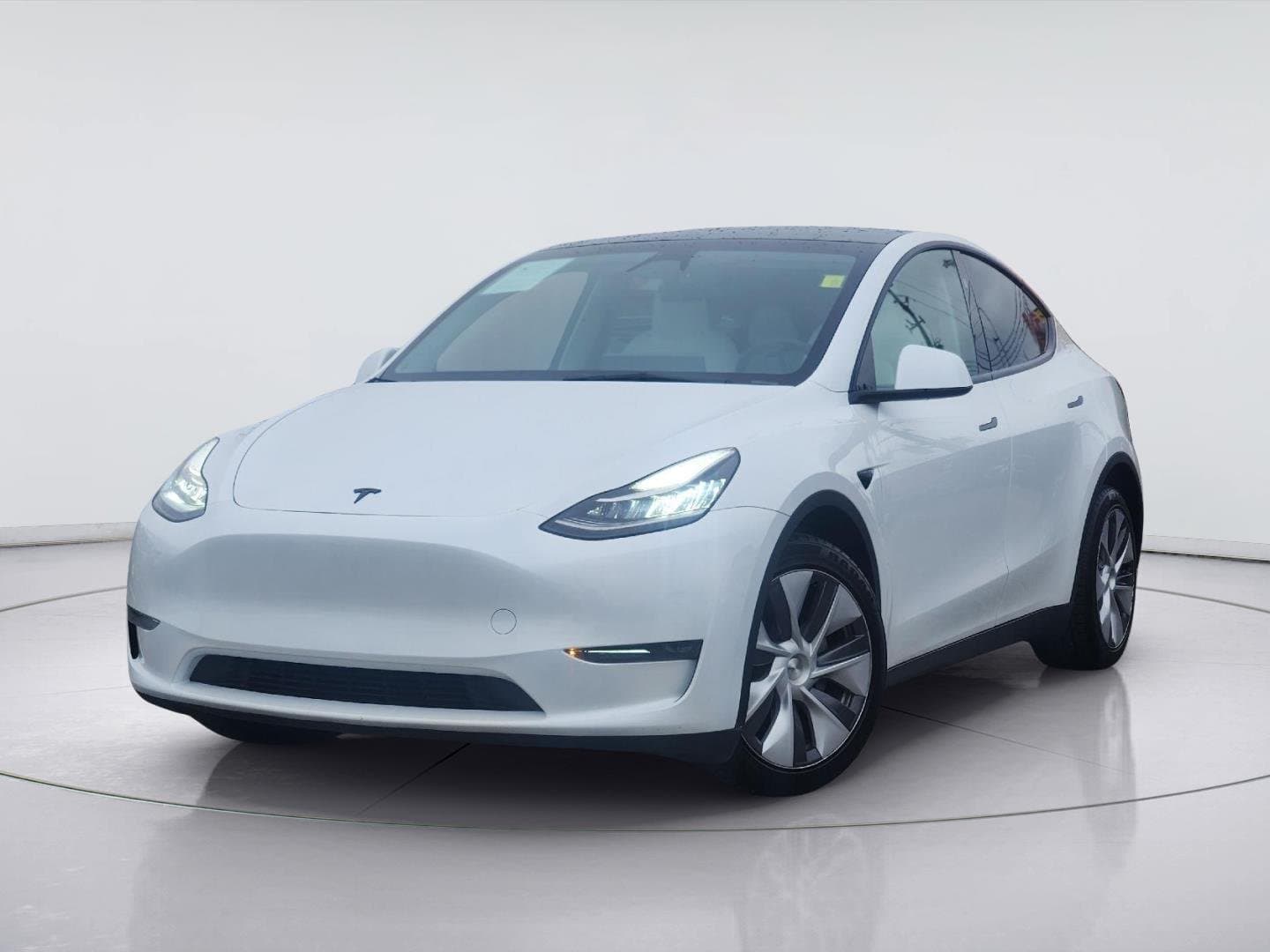 2023 Tesla Model Y Long Range — photo 1 of 33