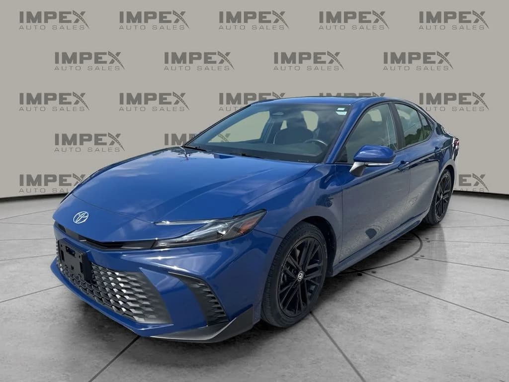 2025 Toyota Camry SE — photo 1 of 36