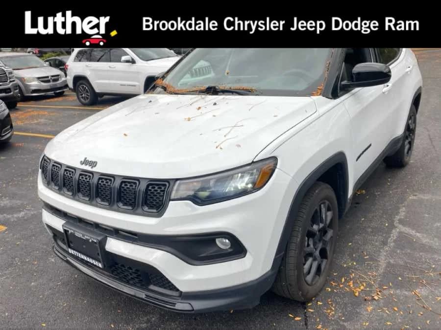 2023 Jeep Compass Altitude — photo 1 of 12