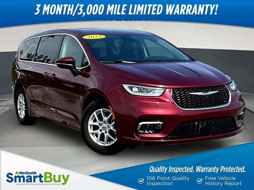 2023 Chrysler Pacifica Touring L — photo 1 of 35