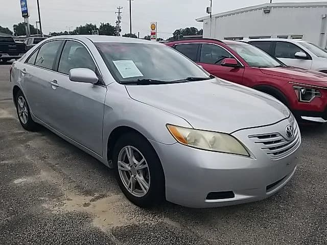 2009 Toyota Camry LE — photo 1 of 37