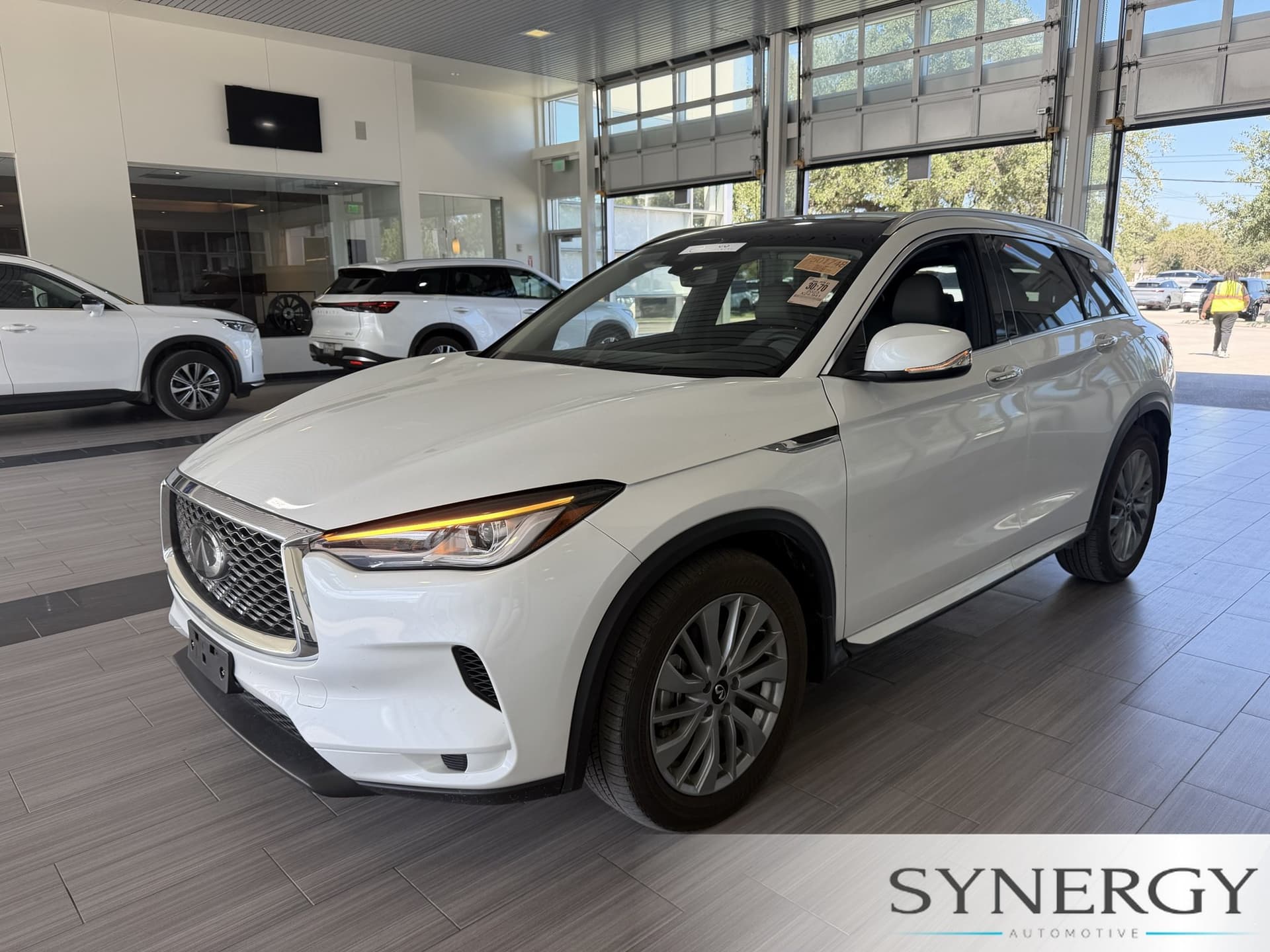 2023 INFINITI QX50 LUXE — photo 1 of 4