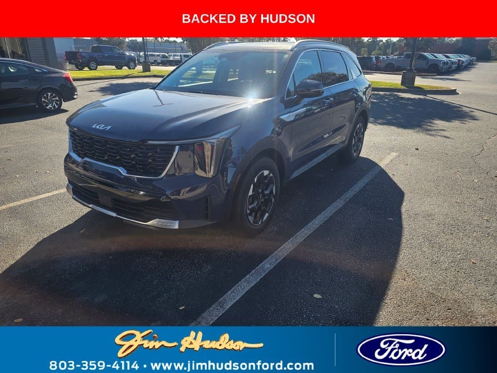 2025 Kia Sorento S — photo 1 of 12