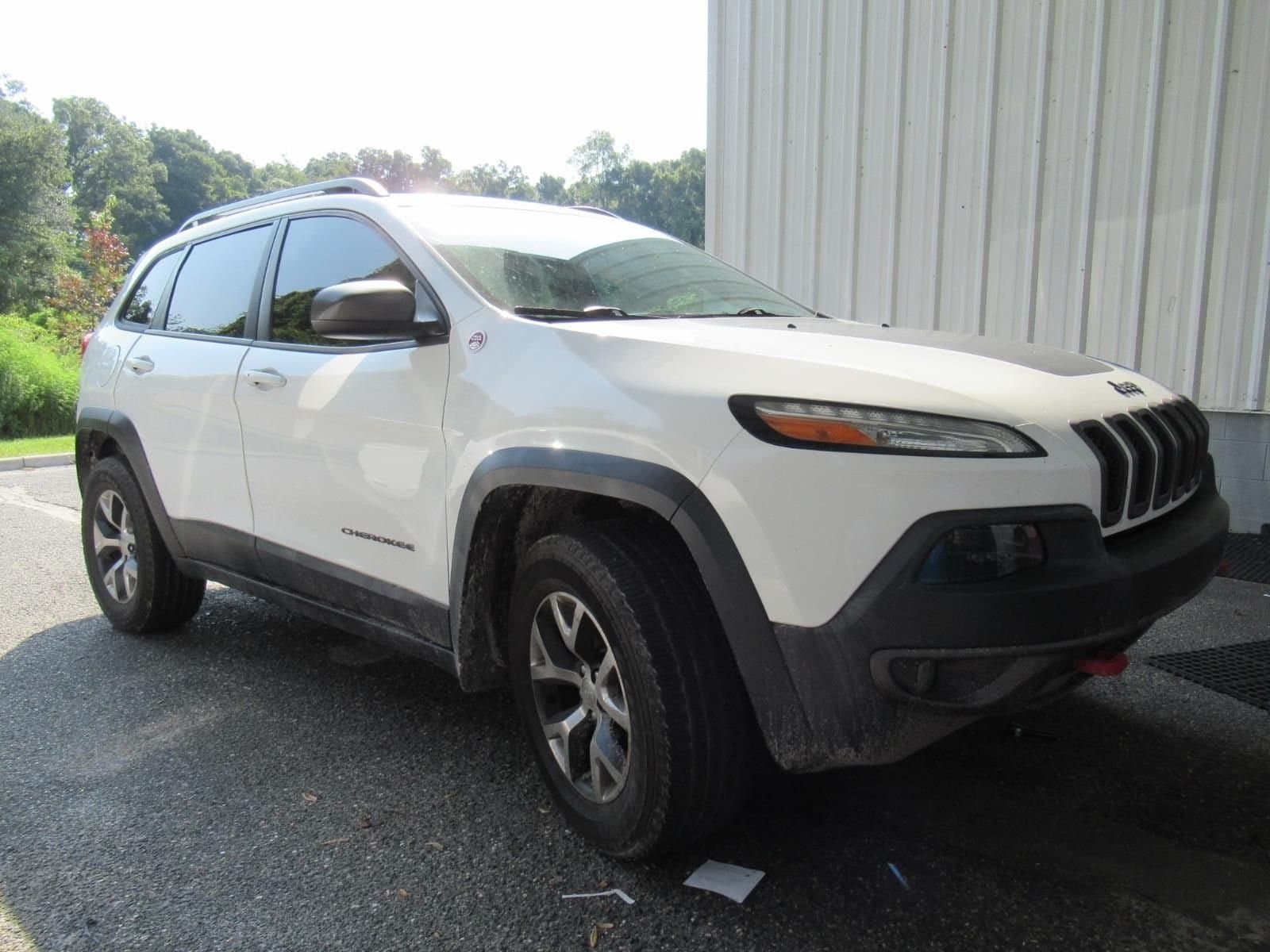 2015 Jeep Cherokee Trailhawk — photo 1 of 5