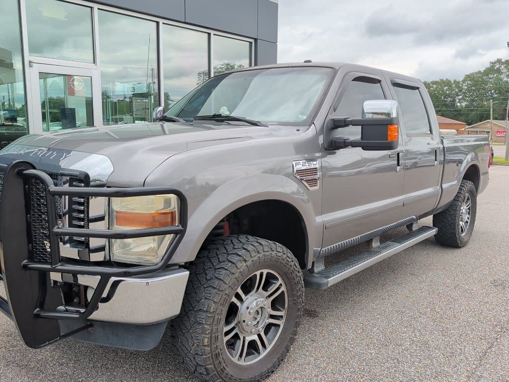2010 Ford Super Duty F-250 SRW Lariat — photo 1 of 3