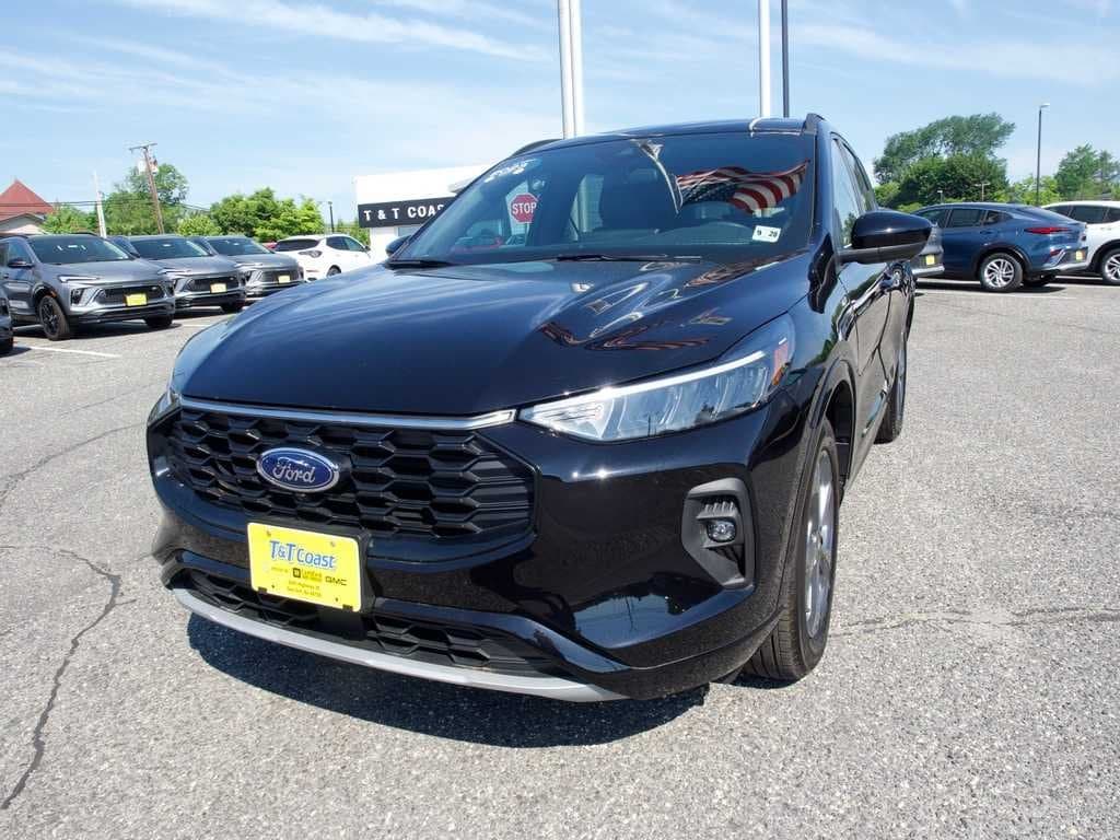 2023 Ford Escape ST-Line Select — photo 1 of 45