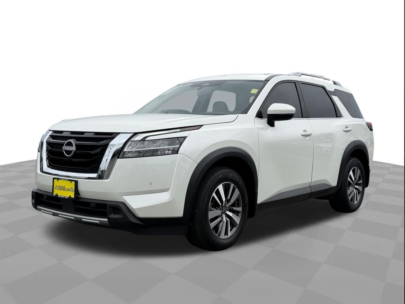 2024 Nissan Pathfinder SL — photo 1 of 31