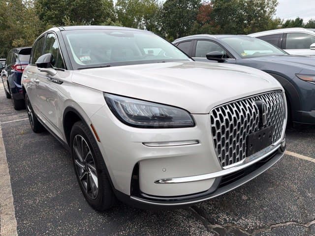2023 Lincoln Corsair Standard — photo 1 of 8