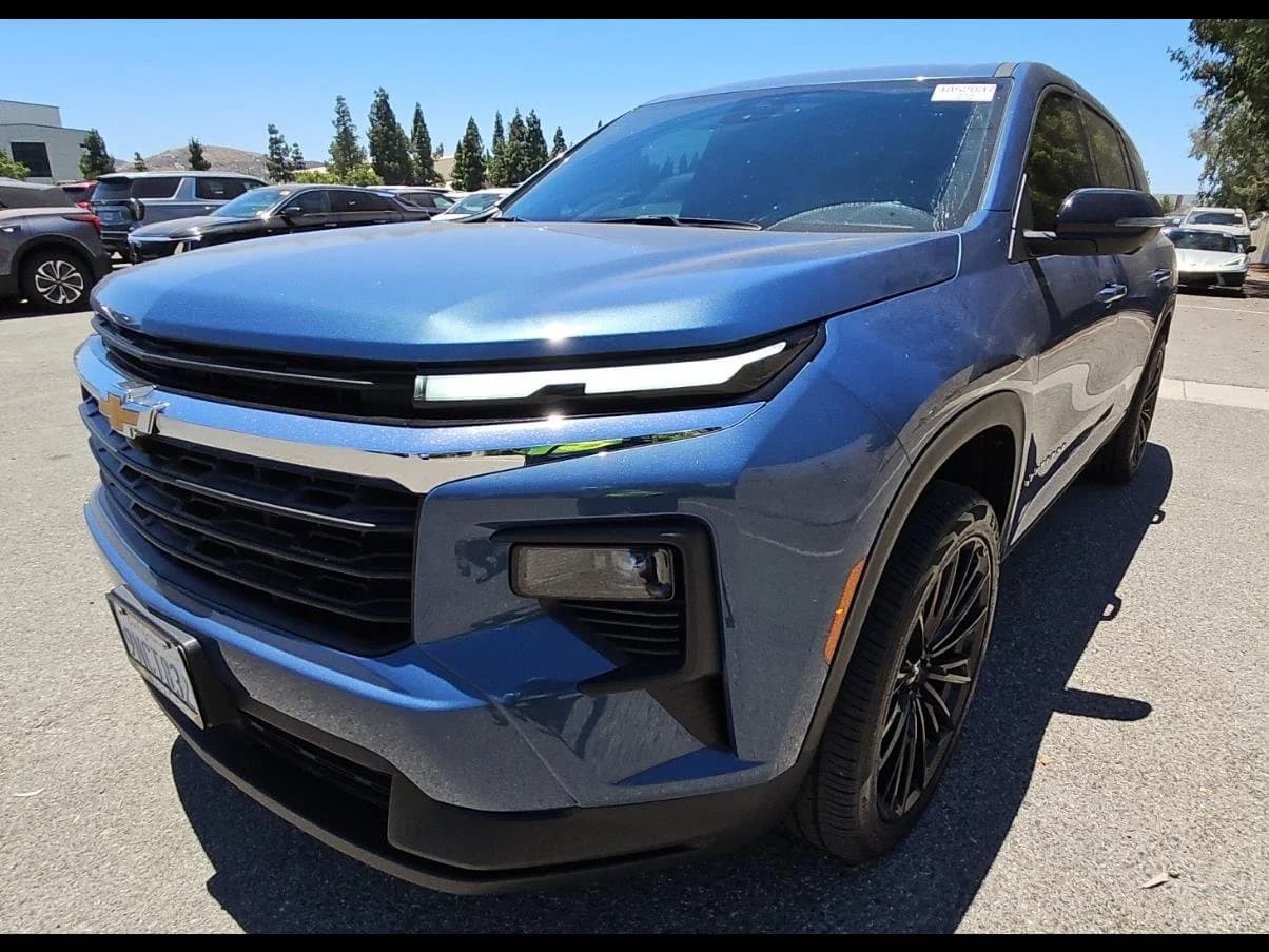 2024 Chevrolet Traverse LS — photo 1 of 27