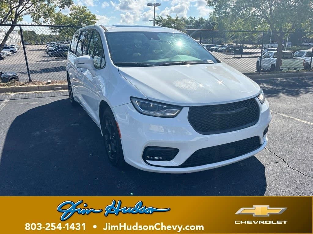 2022 Chrysler Pacifica Hybrid Limited — photo 1 of 10