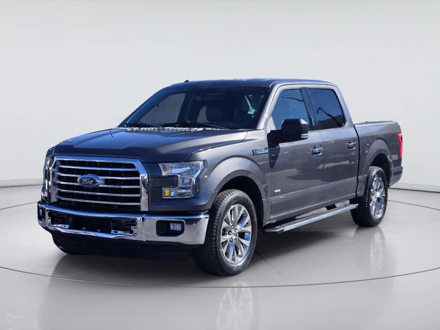 2015 Ford F-150 XLT — photo 1 of 31