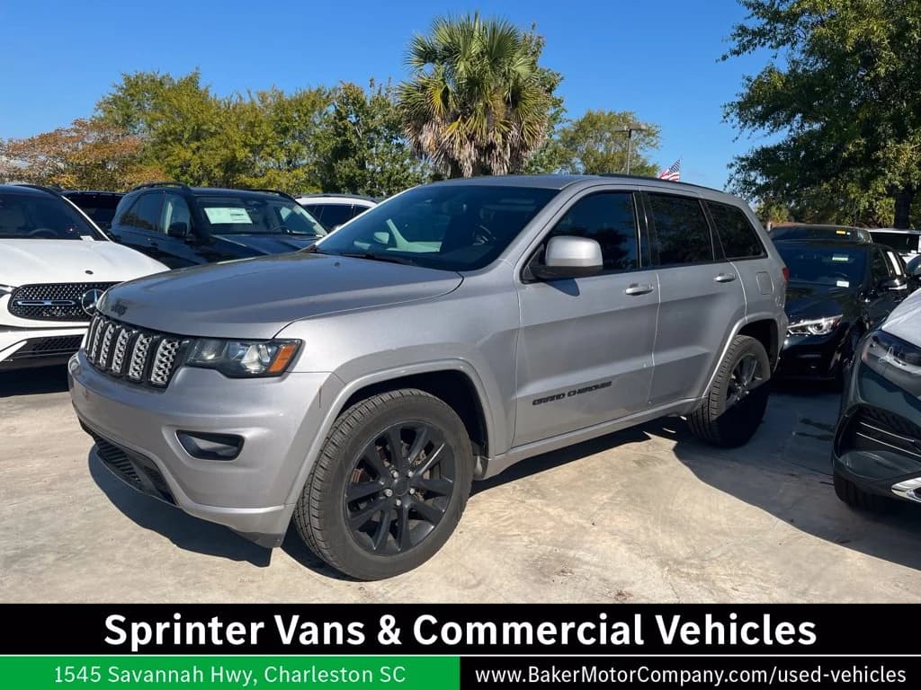 2020 Jeep Grand Cherokee Altitude — photo 1 of 10