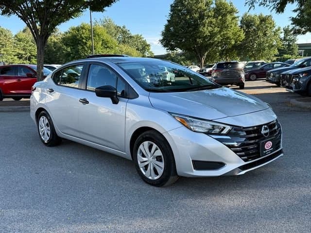 2025 Nissan Versa Base — photo 1 of 31