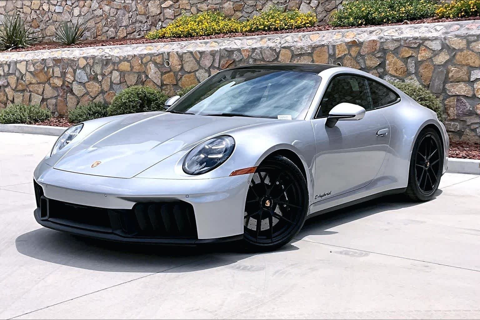 2026 Porsche 911 Carrera GTS — photo 1 of 26