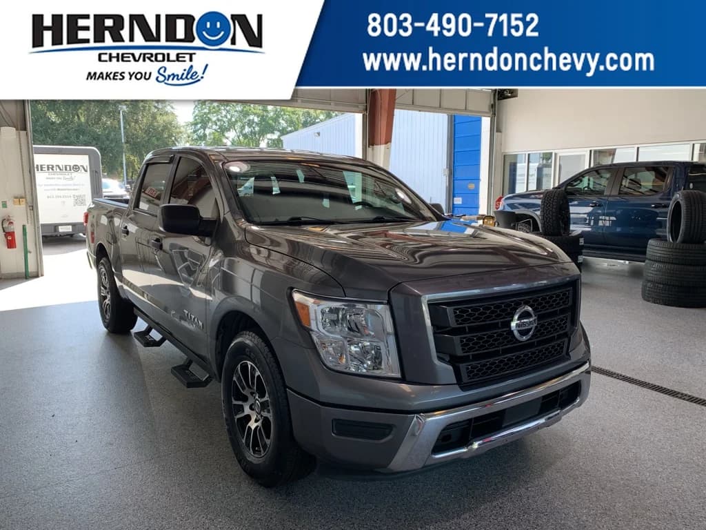 2022 Nissan Titan SV — photo 1 of 32
