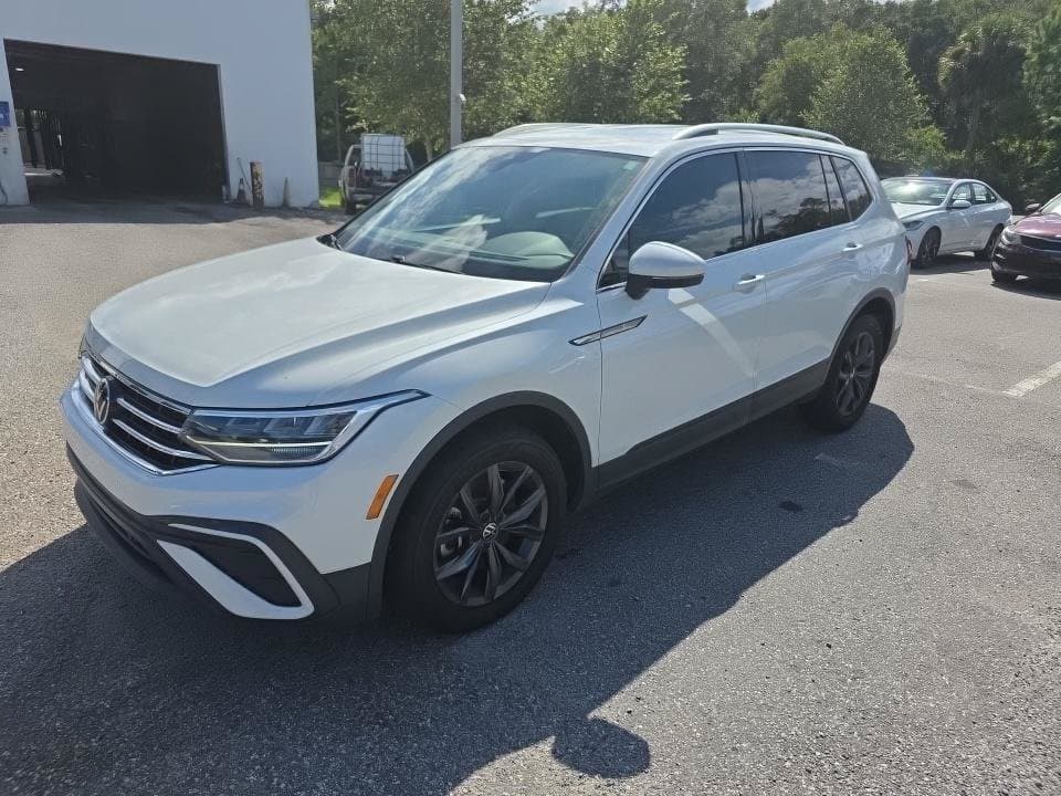 2023 Volkswagen Tiguan SE — photo 1 of 7
