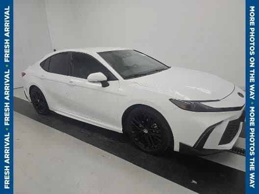 2025 Toyota Camry SE — photo 1 of 10