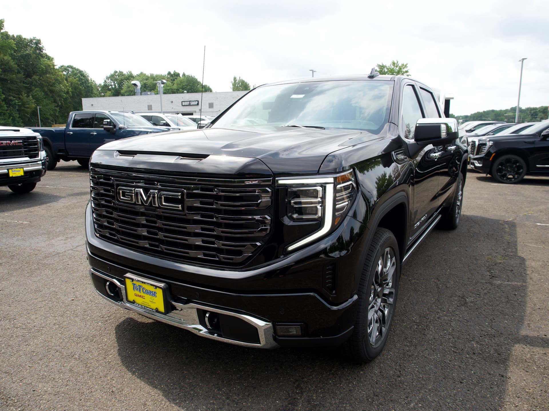 2026 GMC Sierra 1500 Denali Ultimate — photo 1 of 18