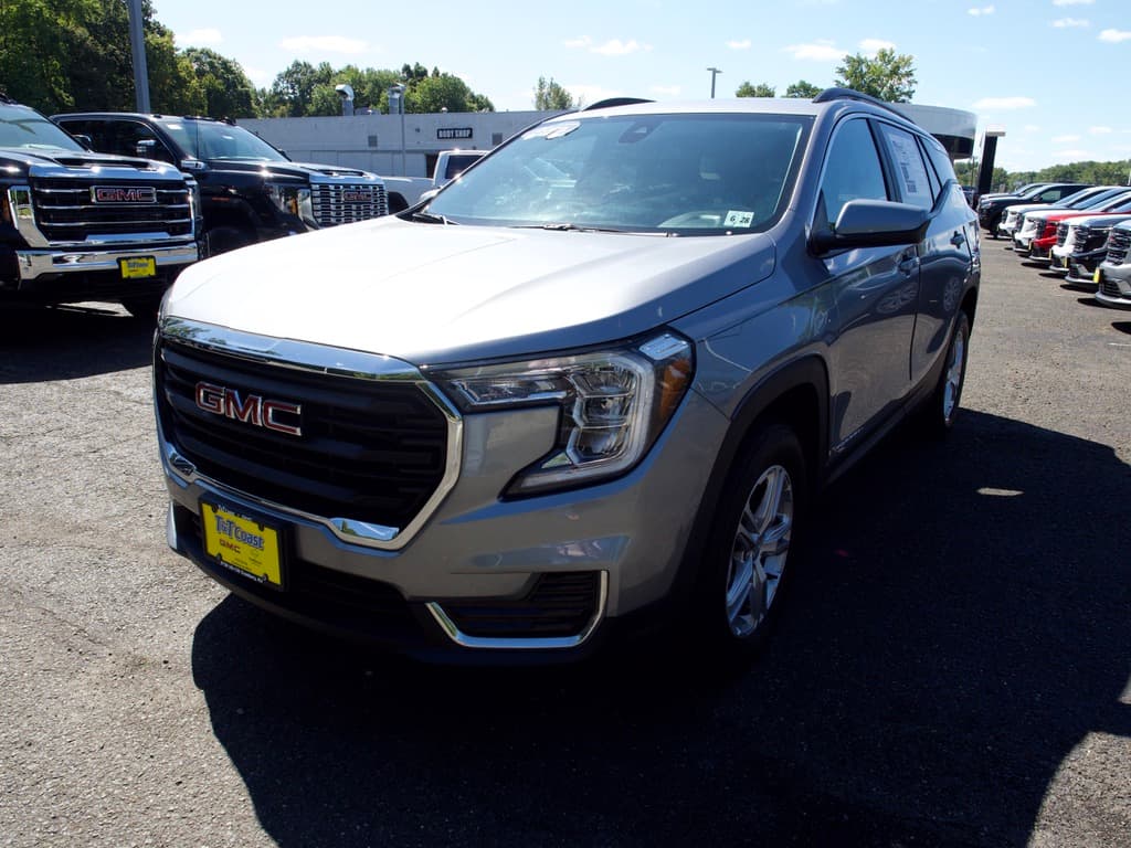 2023 GMC Terrain SLE — photo 1 of 28