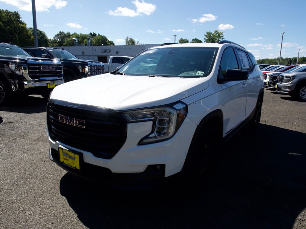 2023 GMC Terrain SLT — photo 1 of 36