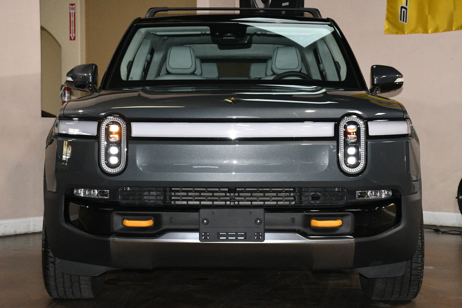 2023 Rivian R1S Launch Edition — photo 1 of 100